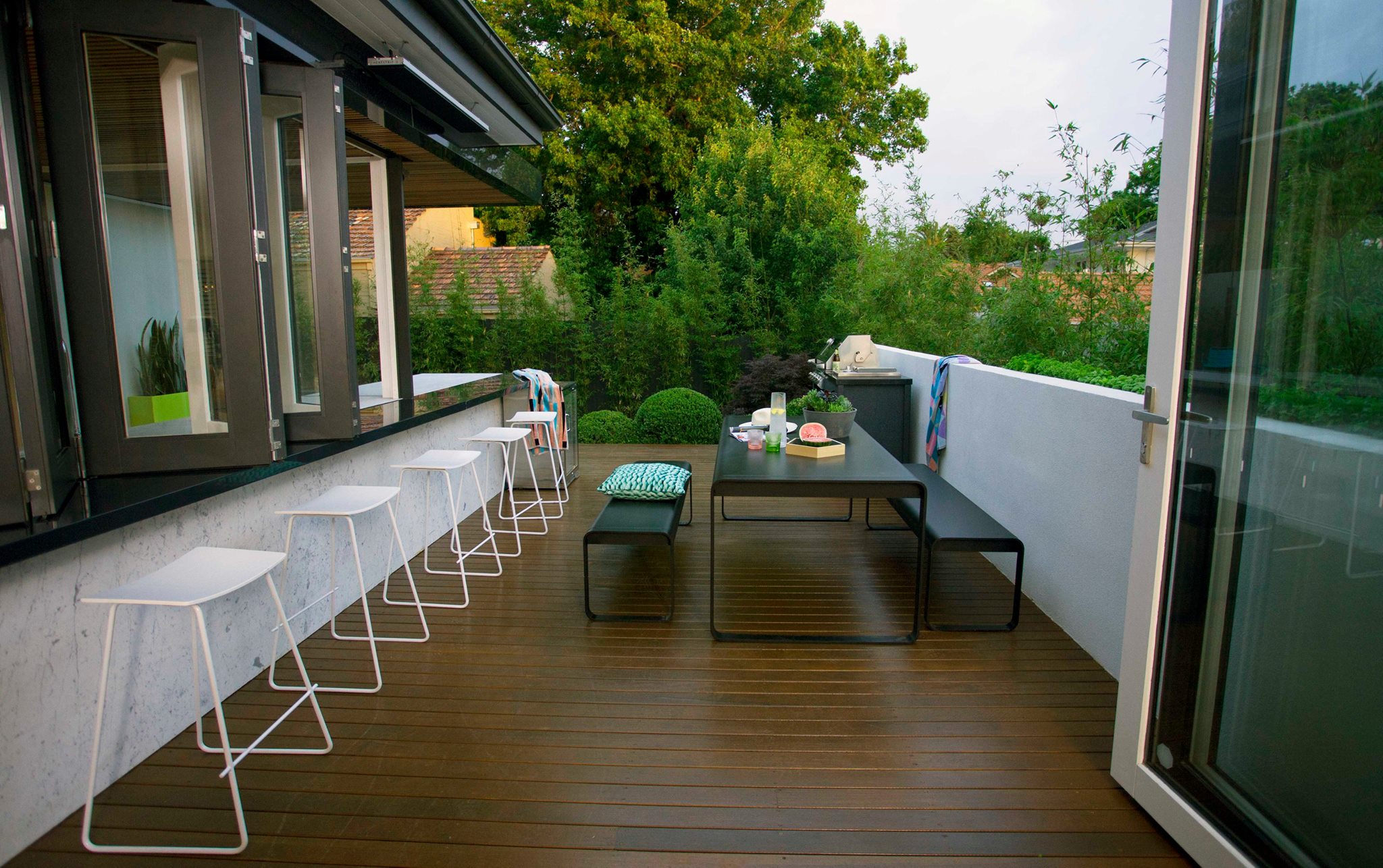 outdoor entertaining decks are a great landscape feature in any garden design